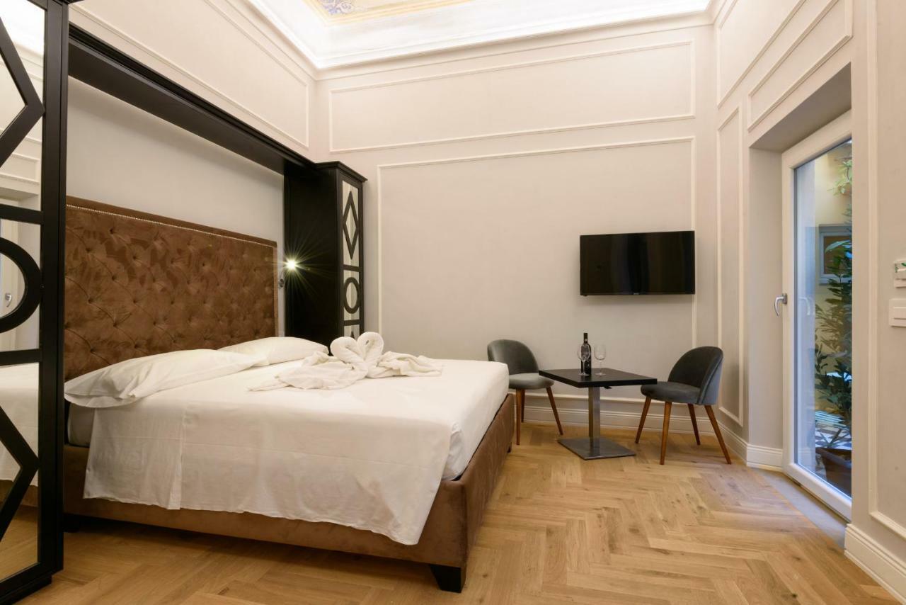 Vivaldi Luxury Suites Florens Exteriör bild
